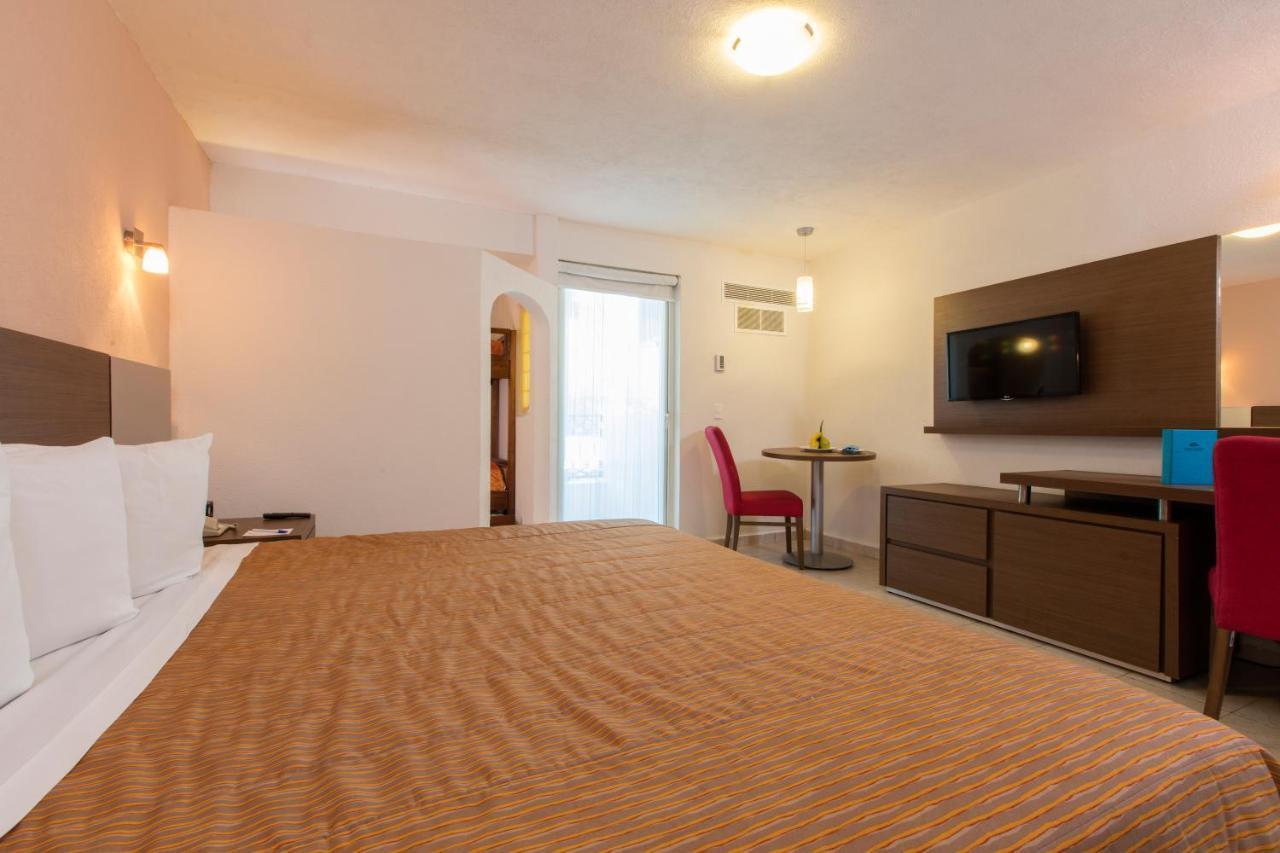 Family Room,1015306774:JPEG