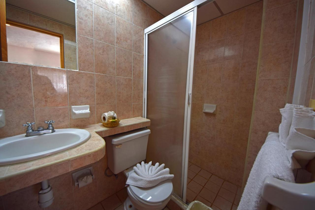 Family Room,1117810533:JPEG