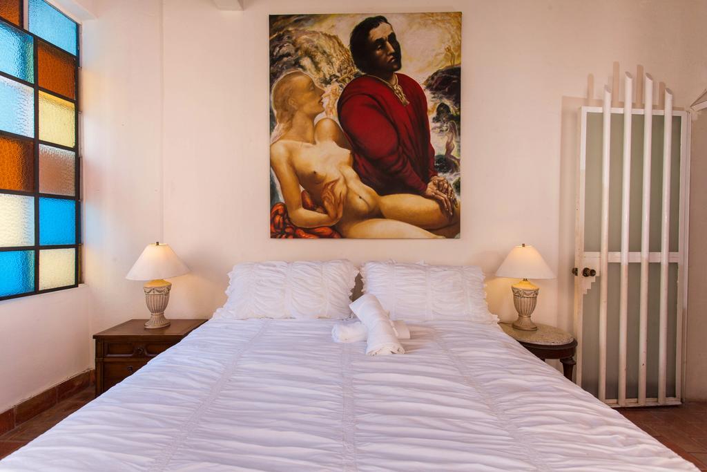 Studio Lit King-Size