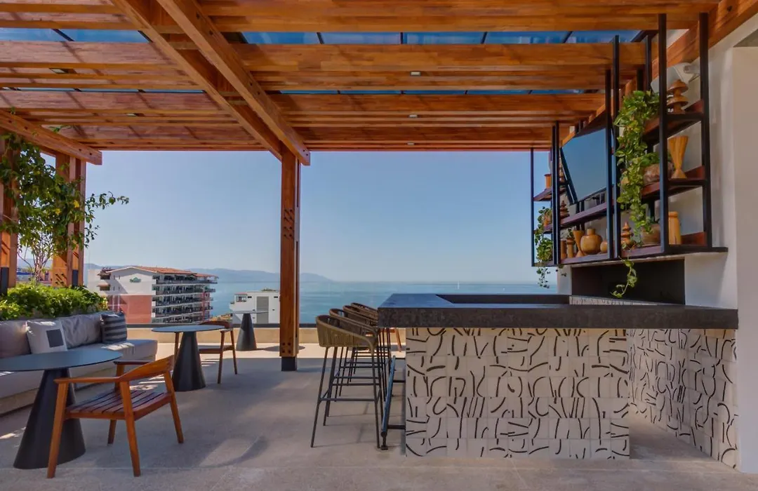 Sailview 801 Romantic Zone Rooftop Pool Ocean Views-1