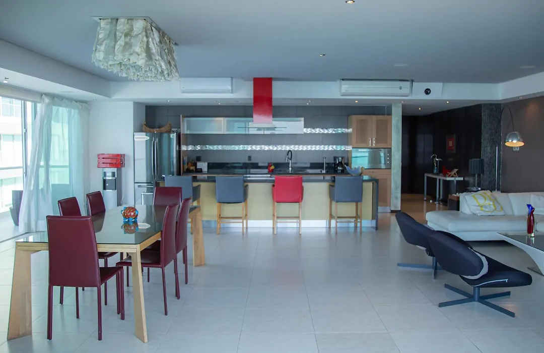 Luxury Condo Peninsula-1