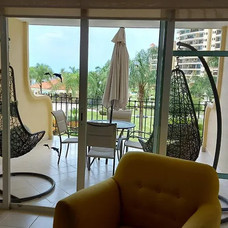 Paradise Apartment, Private Beach Condo Bay View Grand-2