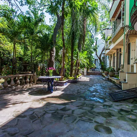 Garlands Del Rio Riverside Boutique Hotel-3